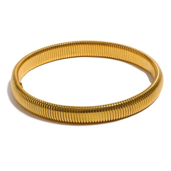 ◾️18K Gold Plated Flexible Ribbed Designed Bracelet - Picture 6 of 16